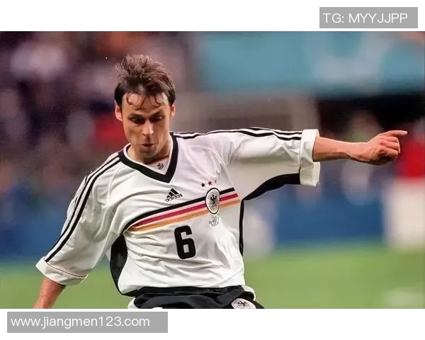 超越身高限制的足球传奇2米多足球明星的辉煌与挑战