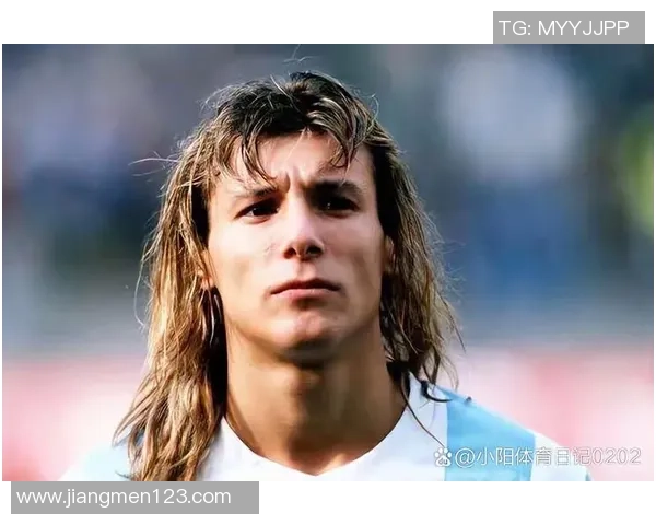 足球明星拼接壁纸图片展现绿茵场上的传奇瞬间与球技魅力的完美结合